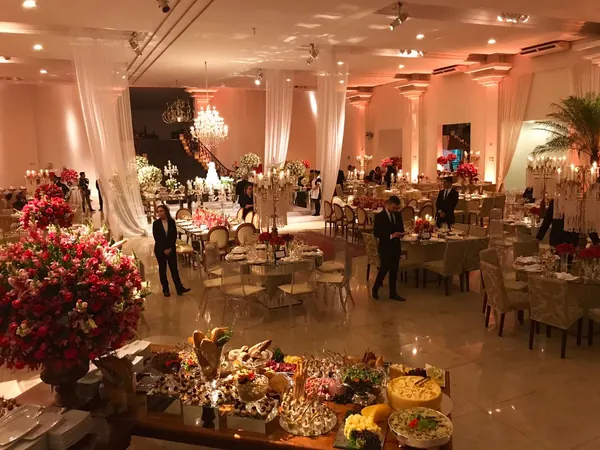 Patrícia Buffet - Lustres de Cristal & Arranjos